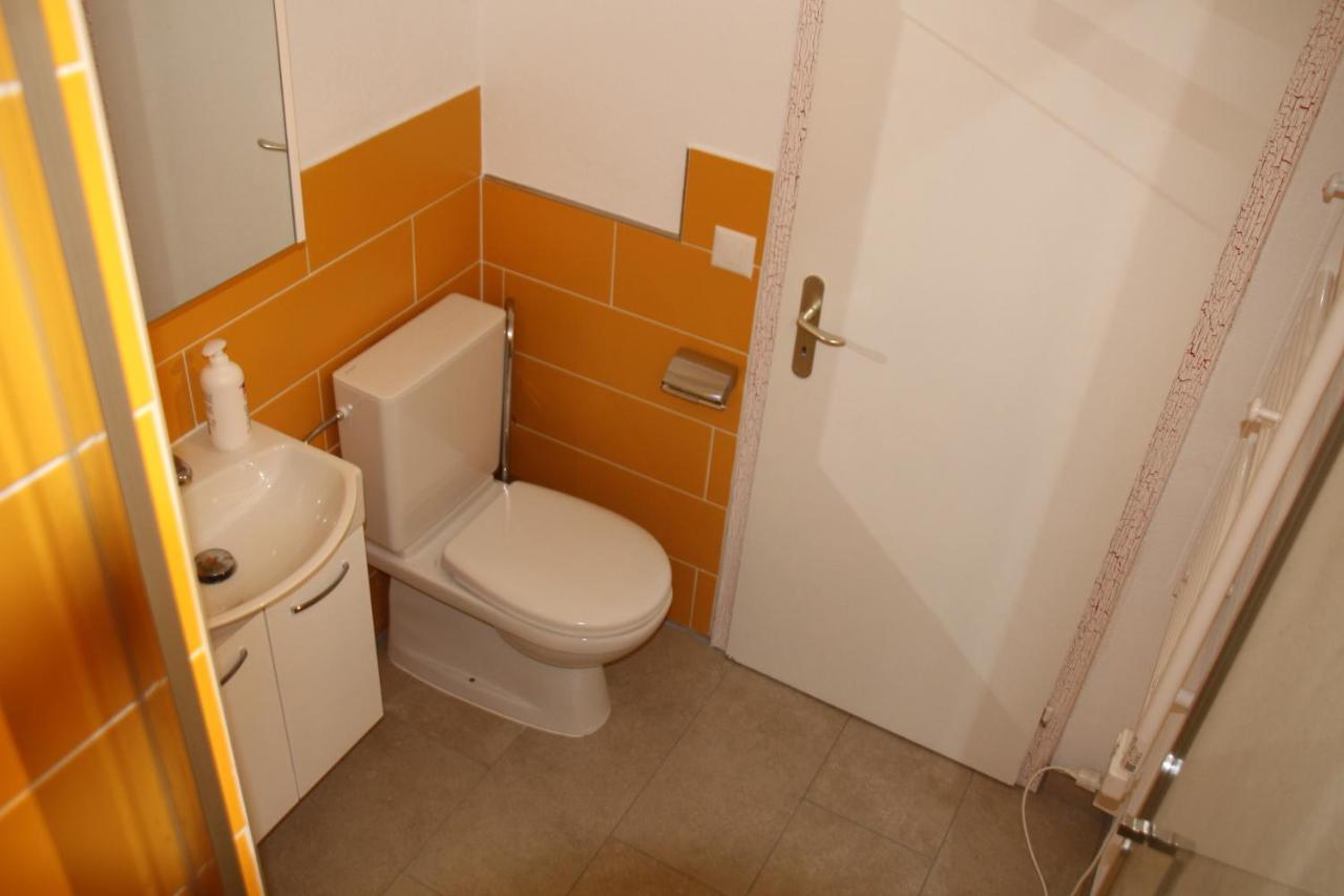 Airolo With Private Parking Apartment Bagian luar foto
