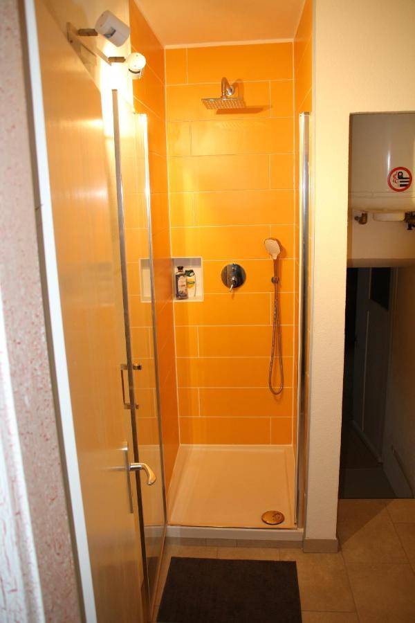 Airolo With Private Parking Apartment Bagian luar foto