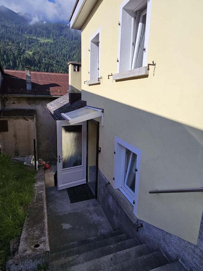 Airolo With Private Parking Apartment Bagian luar foto