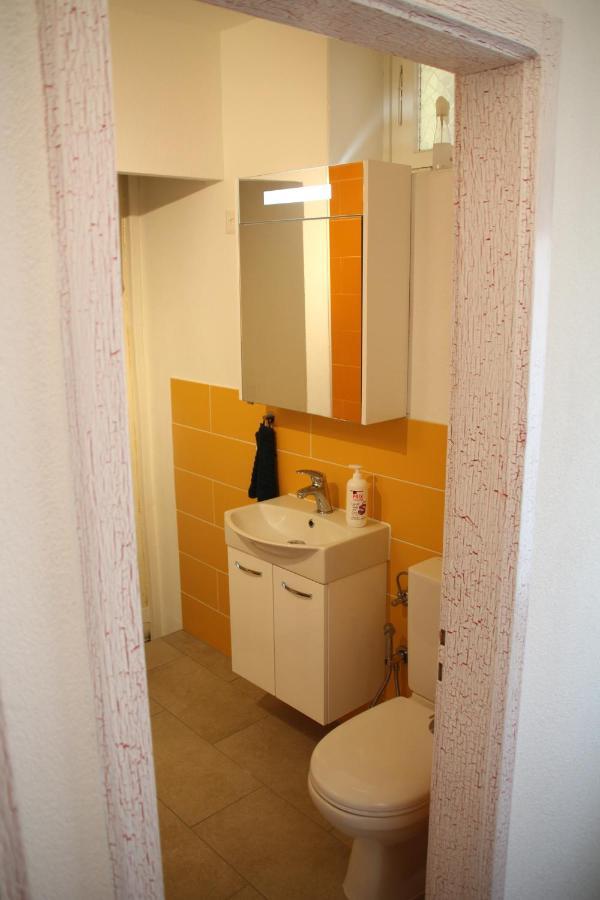Airolo With Private Parking Apartment Bagian luar foto