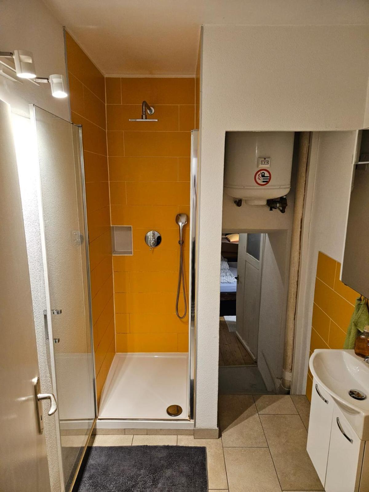 Airolo With Private Parking Apartment Bagian luar foto