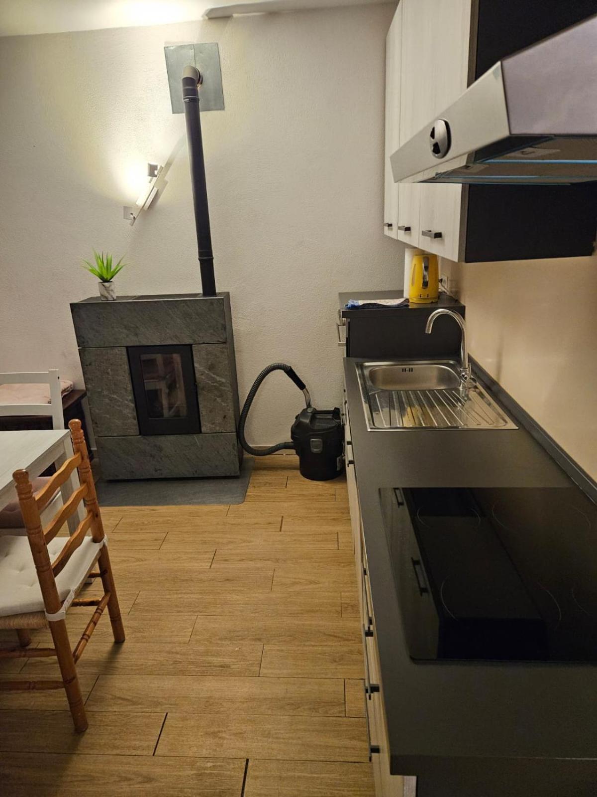 Airolo With Private Parking Apartment Bagian luar foto