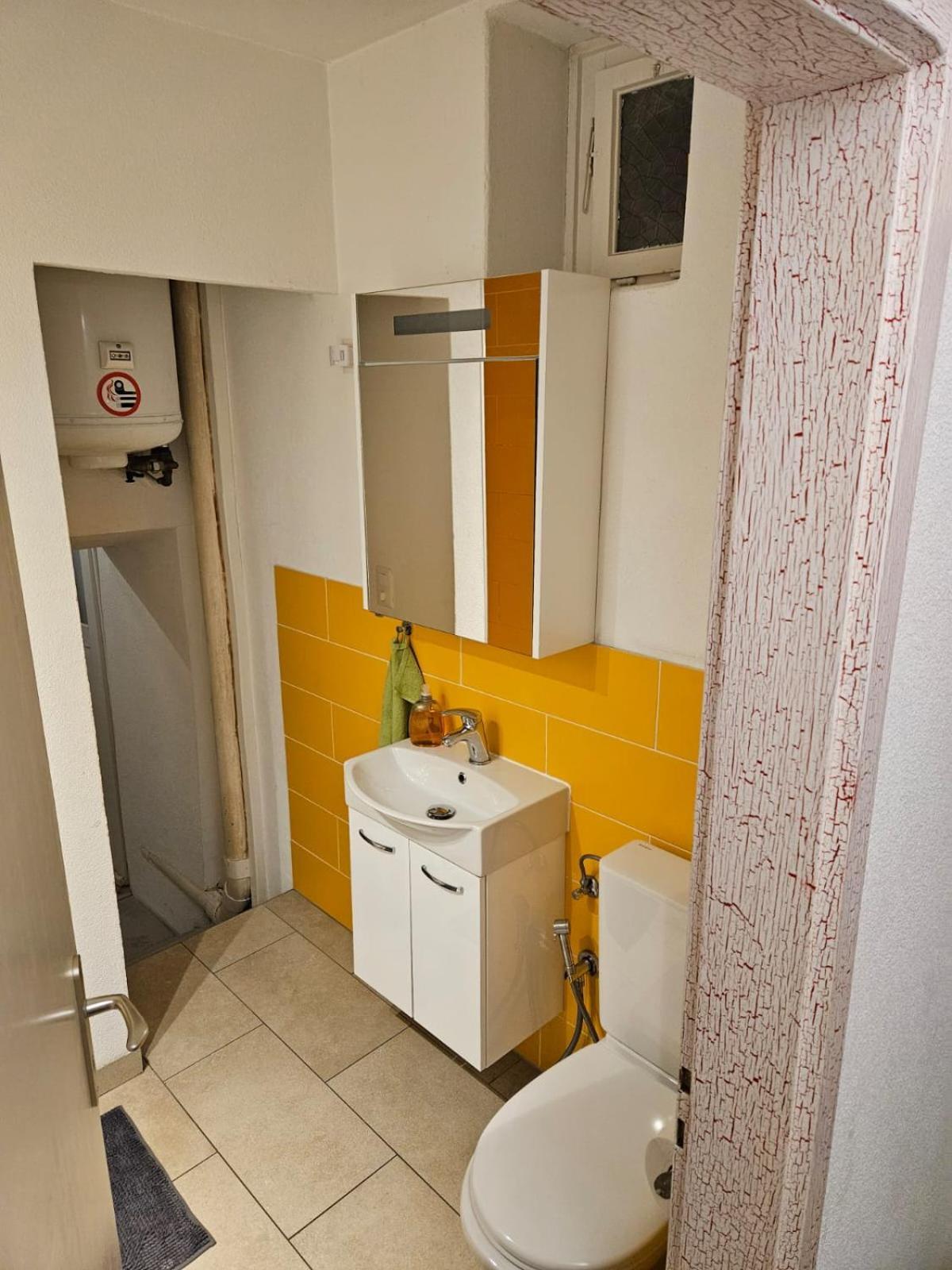 Airolo With Private Parking Apartment Bagian luar foto