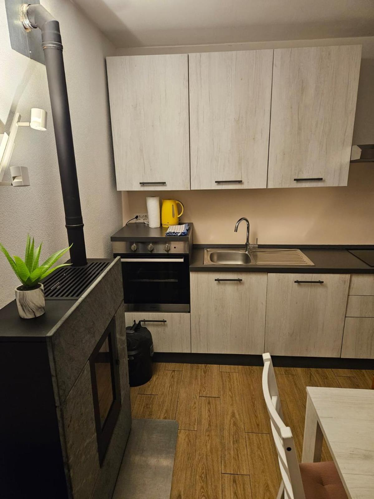 Airolo With Private Parking Apartment Bagian luar foto