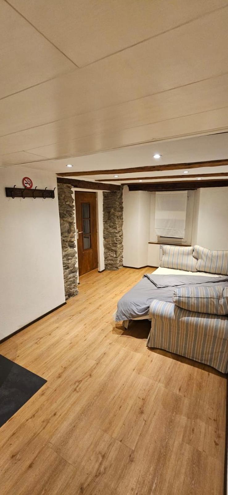 Airolo With Private Parking Apartment Bagian luar foto